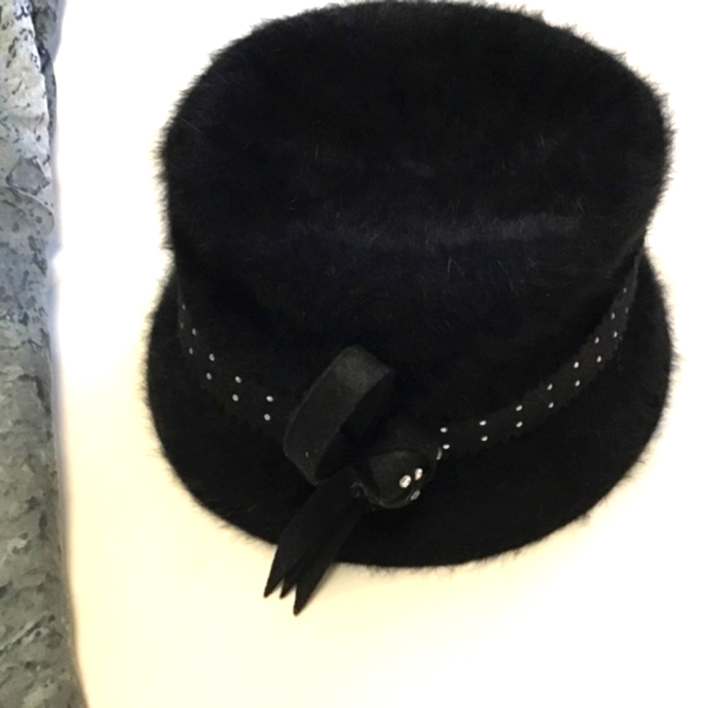Women’s angora hat with rhinestone trim and bow - Picture 2 of 6